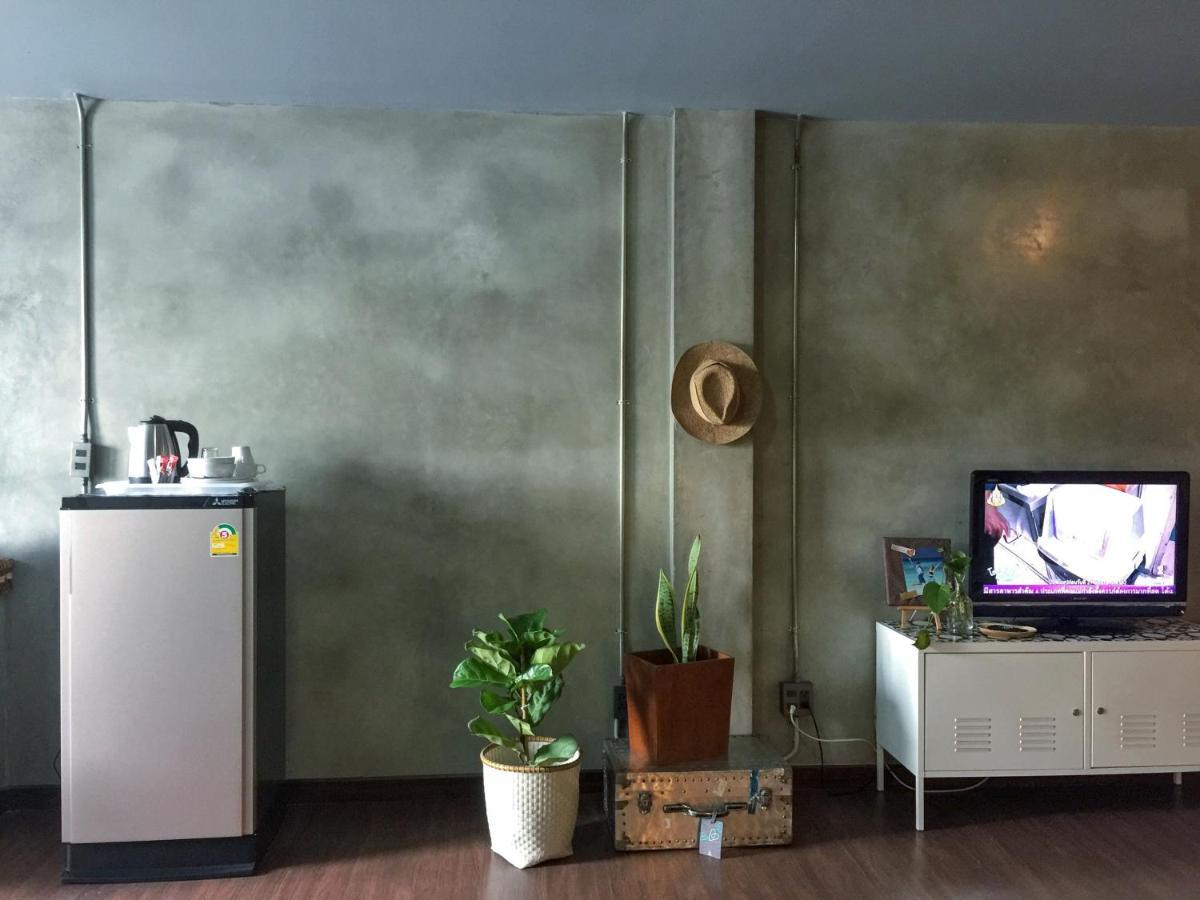 Five Stars Ratchada 19 Hostel Bangkok Buitenkant foto