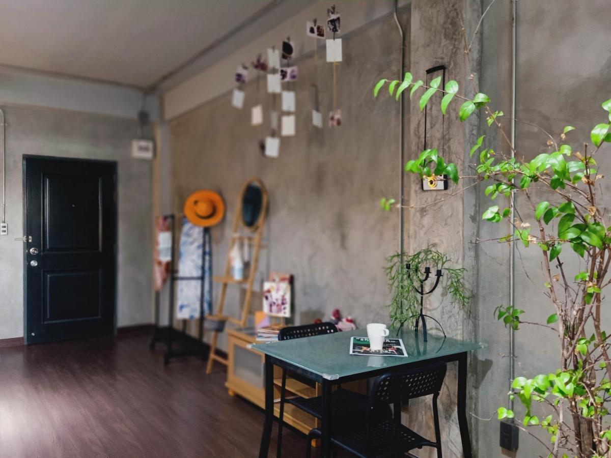Five Stars Ratchada 19 Hostel Bangkok Buitenkant foto