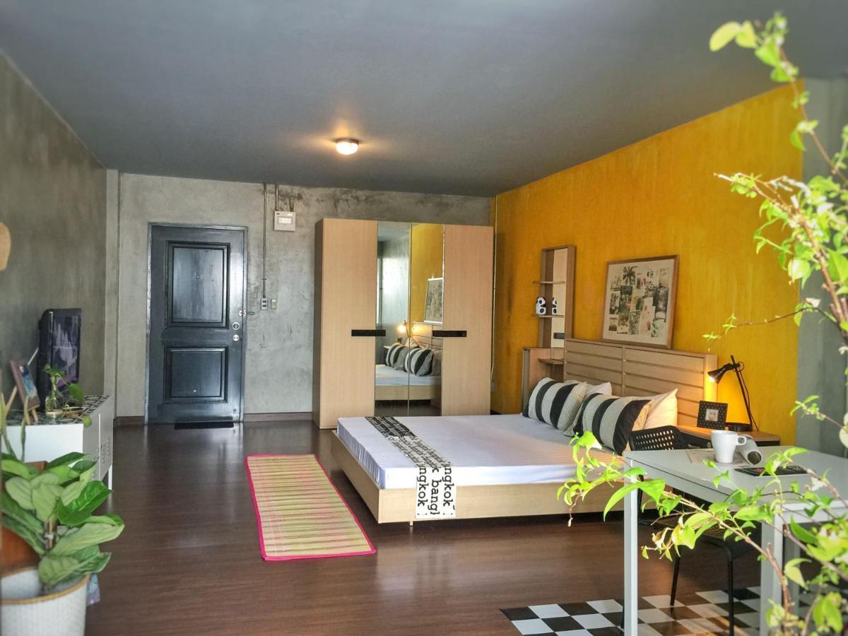 Five Stars Ratchada 19 Hostel Bangkok Buitenkant foto