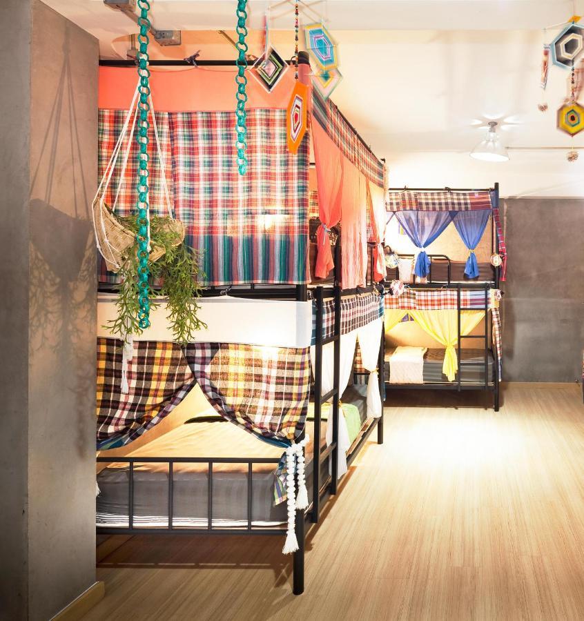 Five Stars Ratchada 19 Hostel Bangkok Buitenkant foto