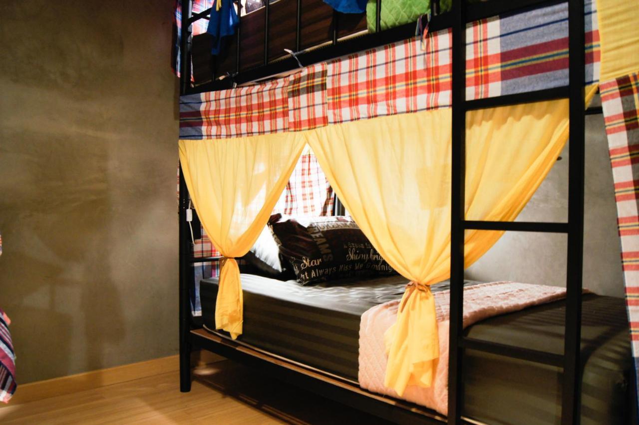 Five Stars Ratchada 19 Hostel Bangkok Buitenkant foto