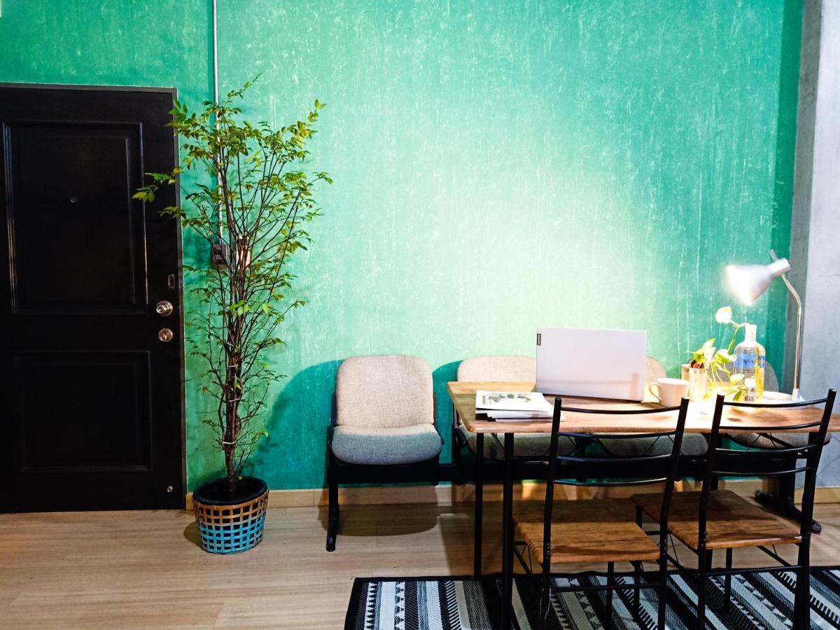 Five Stars Ratchada 19 Hostel Bangkok Buitenkant foto