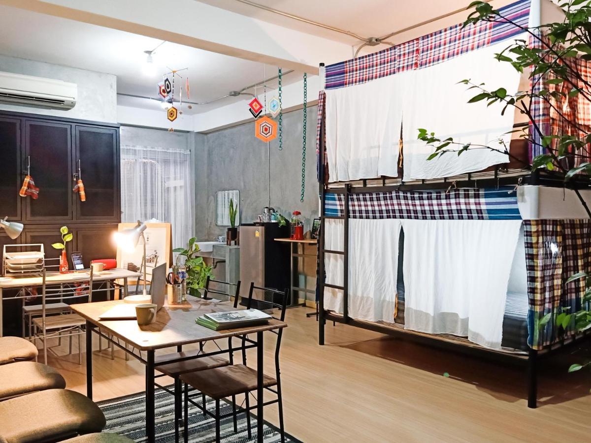 Five Stars Ratchada 19 Hostel Bangkok Buitenkant foto