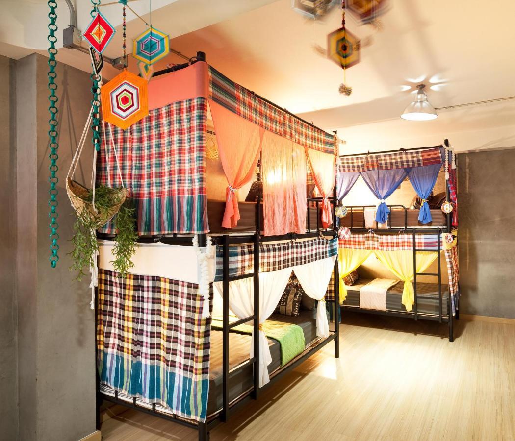 Five Stars Ratchada 19 Hostel Bangkok Buitenkant foto