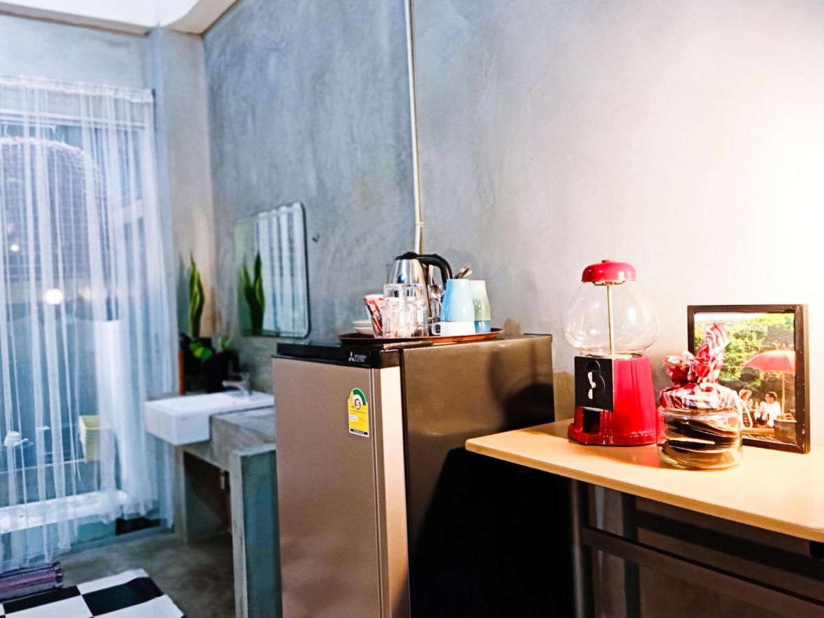 Five Stars Ratchada 19 Hostel Bangkok Buitenkant foto