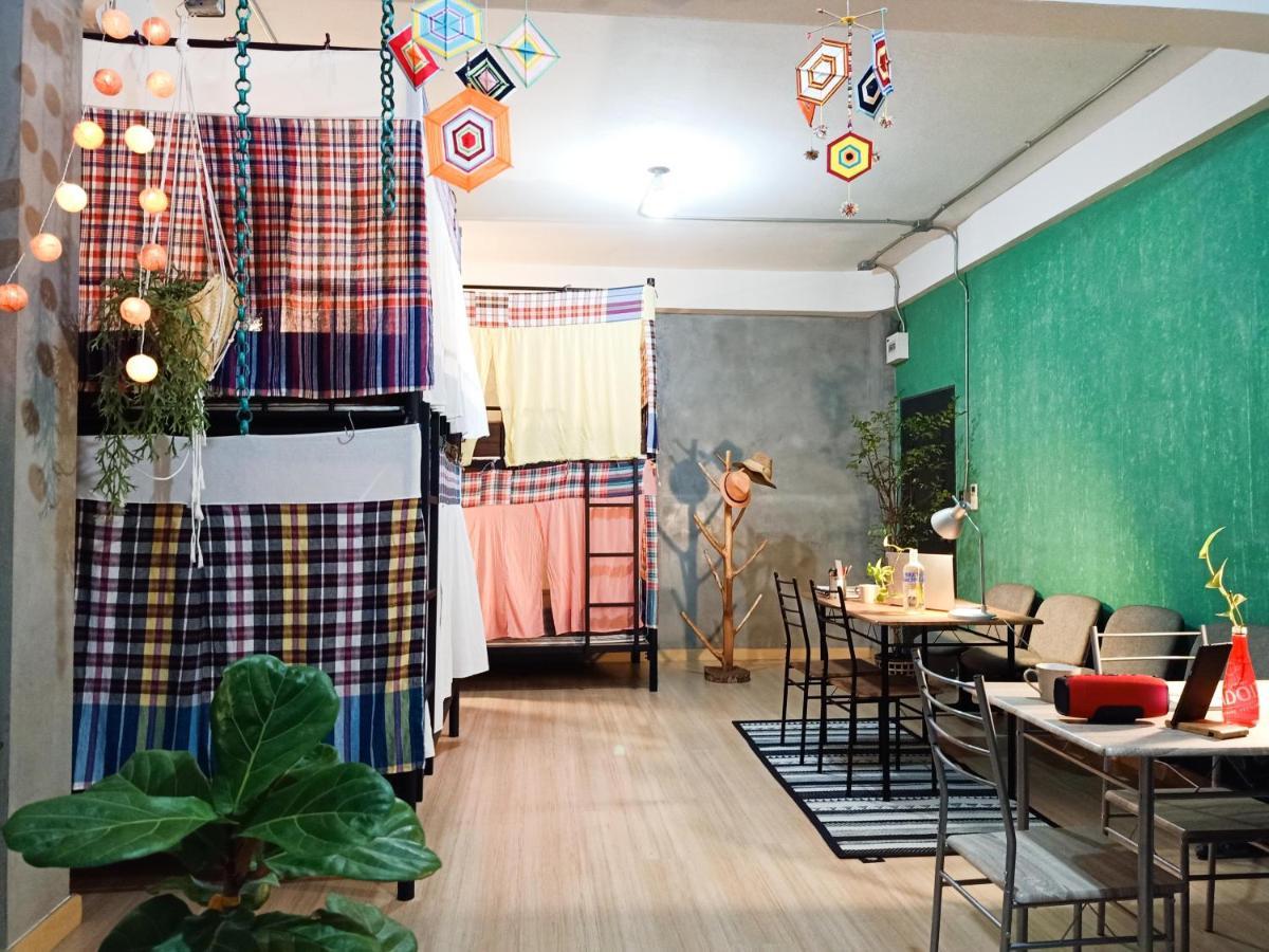 Five Stars Ratchada 19 Hostel Bangkok Buitenkant foto