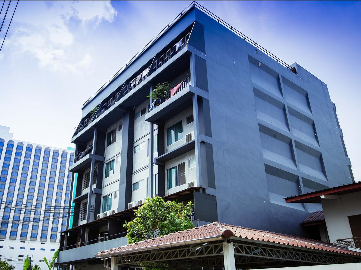 Five Stars Ratchada 19 Hostel Bangkok Buitenkant foto