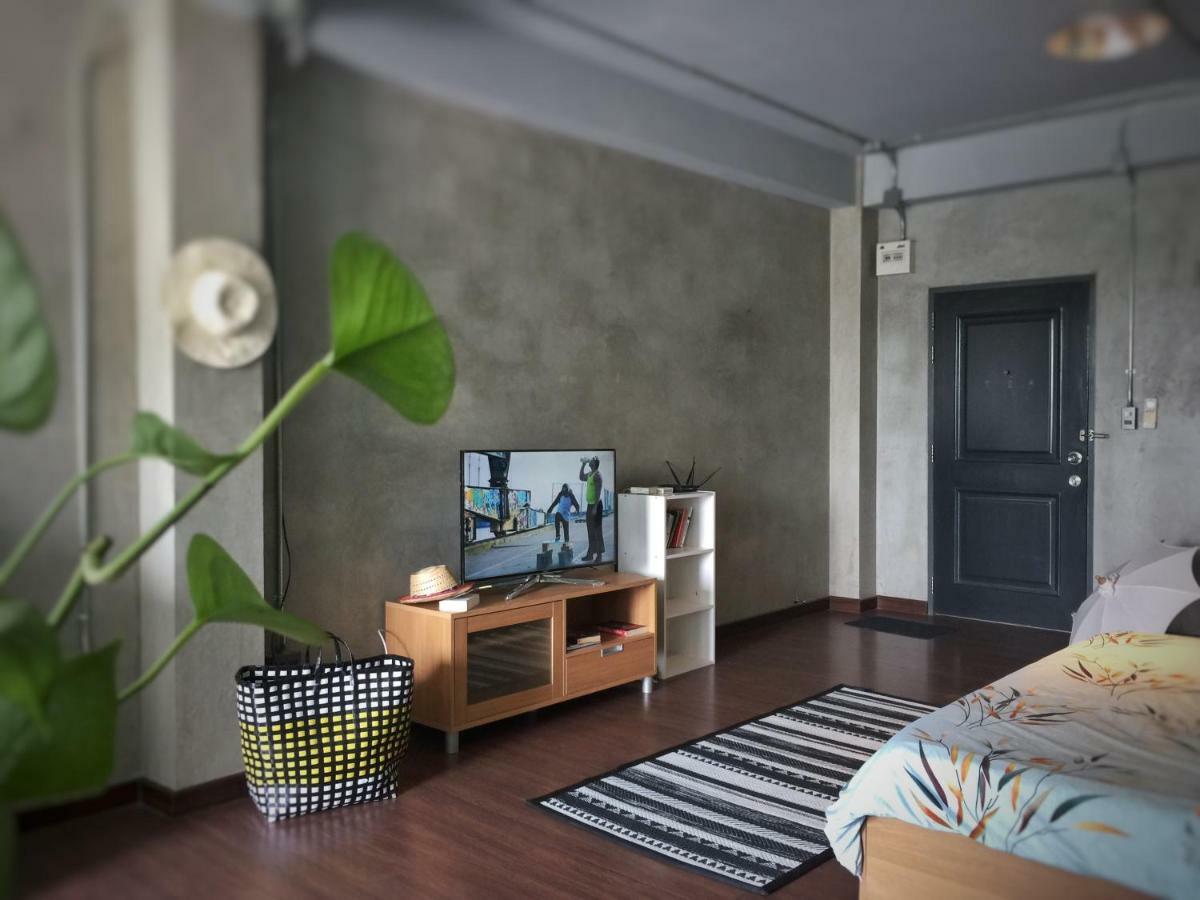 Five Stars Ratchada 19 Hostel Bangkok Buitenkant foto