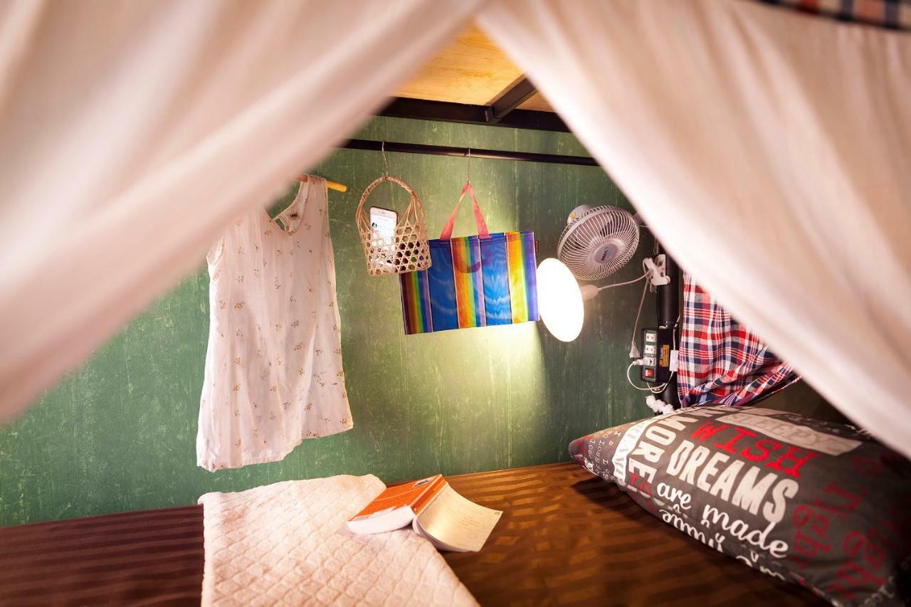 Five Stars Ratchada 19 Hostel Bangkok Buitenkant foto