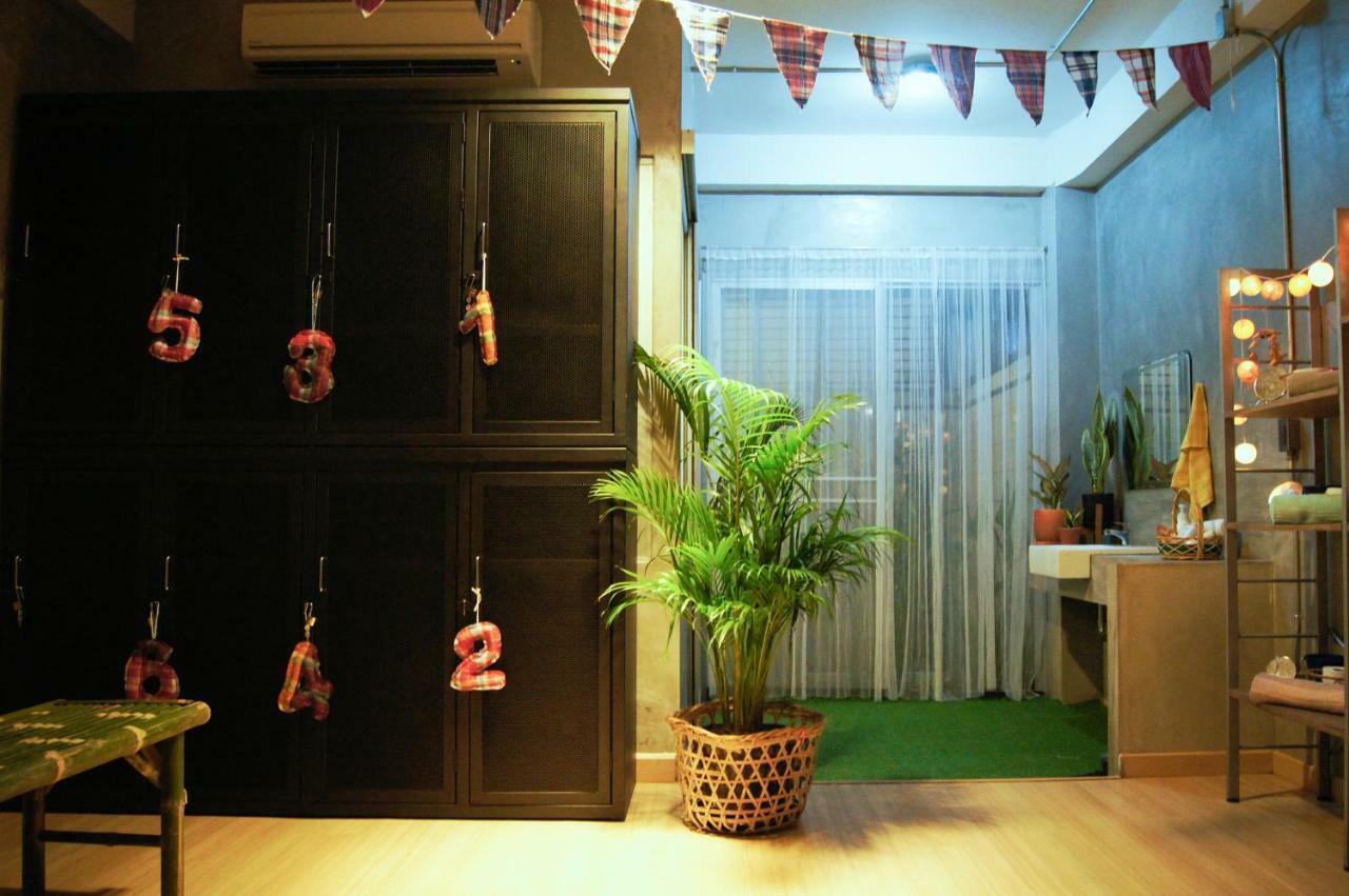 Five Stars Ratchada 19 Hostel Bangkok Buitenkant foto