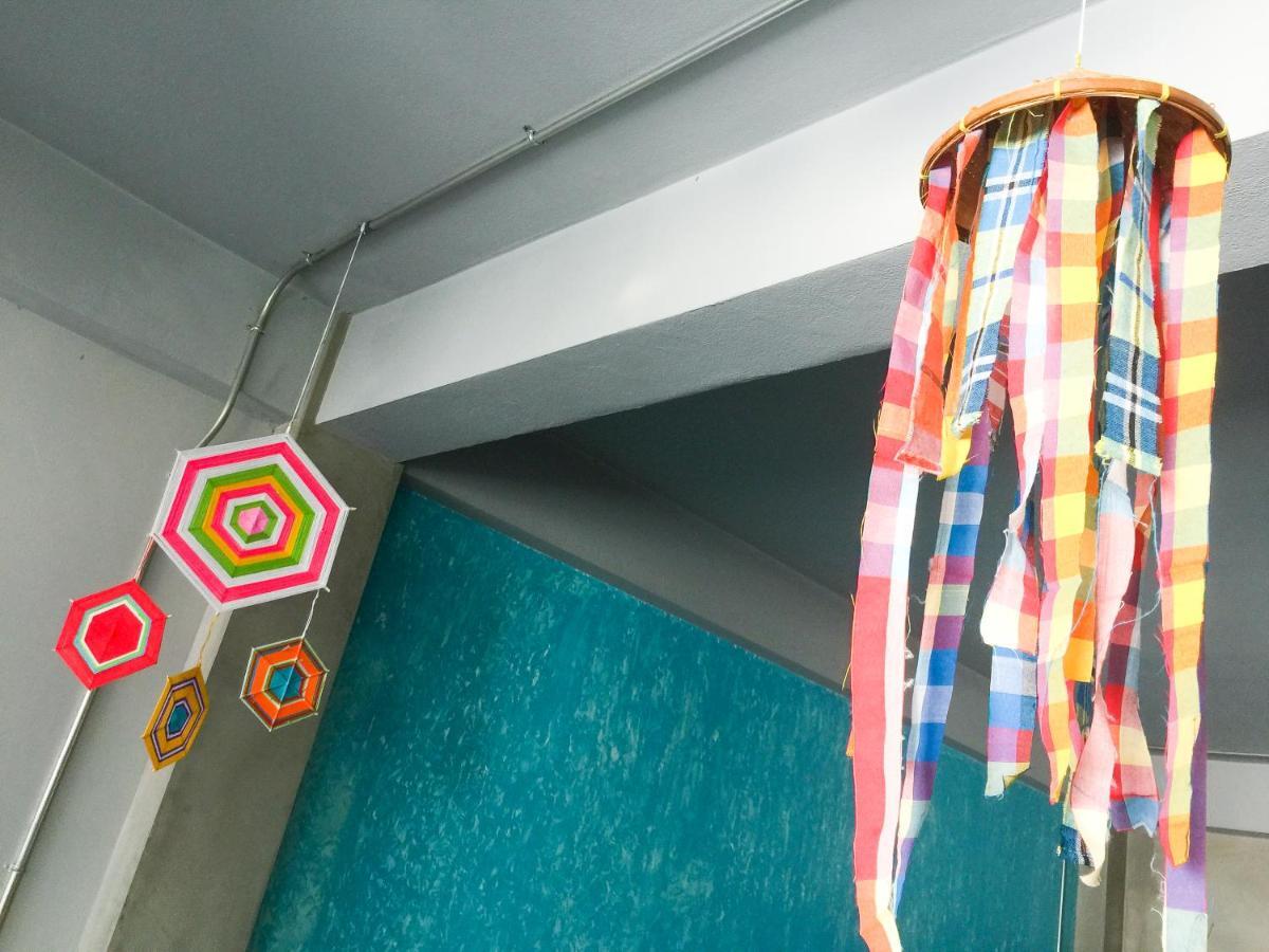 Five Stars Ratchada 19 Hostel Bangkok Buitenkant foto