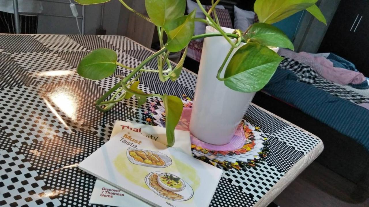 Five Stars Ratchada 19 Hostel Bangkok Buitenkant foto